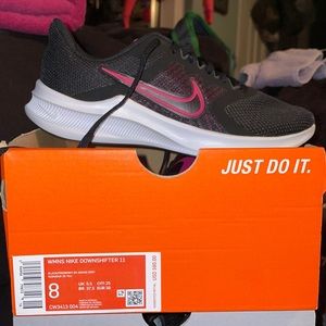 Woman’s Nike downshifter shoes size 8